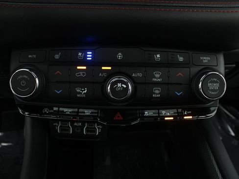 Used 2025 Dodge Durango GT AWD/4WD image 6