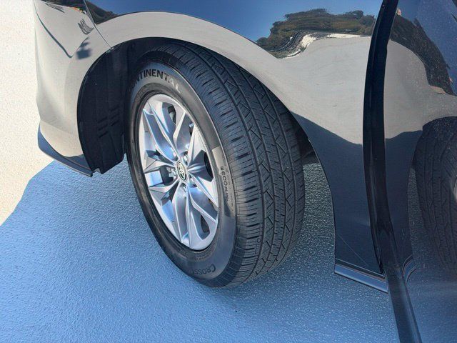 Used 2023 Toyota Sienna LE FWD image 24