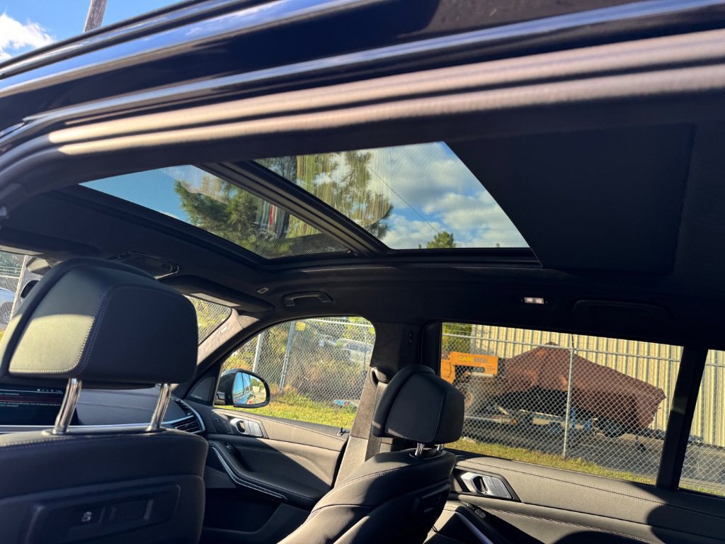 Used 2022 BMW X7 M50i AWD/4WD image 9