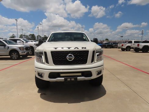 Used 2017 Nissan Titan PRO-4X w/ Pro-4x Convenience Package AWD/4WD image 5