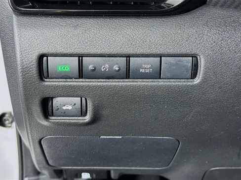 Used 2022 Nissan Sentra SV image 11