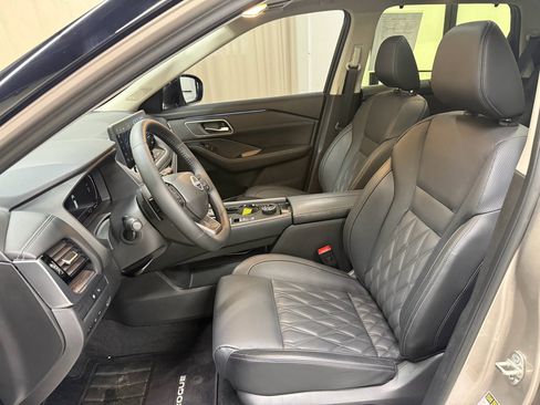 Used 2026 Nissan Rogue Platinum w/ Platinum Premium Package AWD/4WD image 30