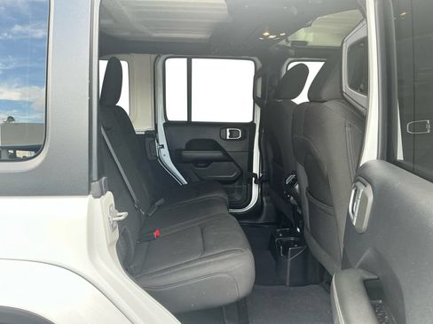 Used 2019 Jeep Wrangler Unlimited Sahara AWD/4WD image 23