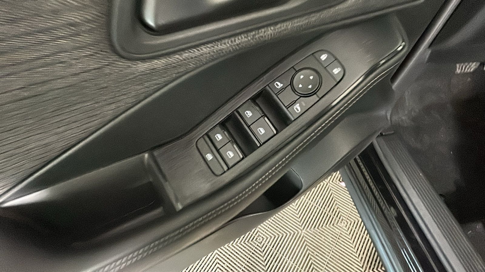 Used 2021 Nissan Rogue S FWD image 11