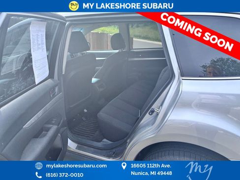 Used 2011 Subaru Outback 2.5i Premium w/ All-Weather Pkg AWD/4WD image 9