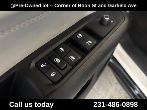 Used 2022 Jeep Compass Limited w/ Elite Group AWD/4WD image 16