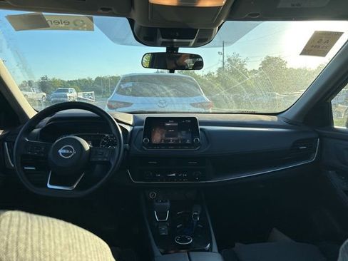 Used 2023 Nissan Rogue SV AWD/4WD image 5