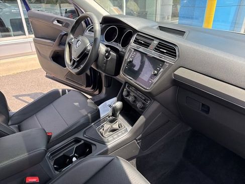 Used 2021 Volkswagen Tiguan SE w/ Panoramic Sunroof Package FWD image 28