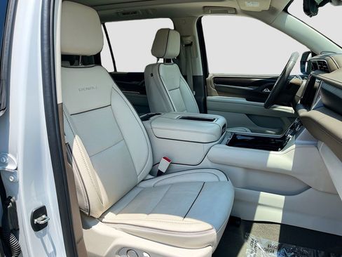 Used 2024 GMC Yukon XL Denali w/ Denali Reserve Package AWD/4WD image 37