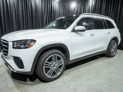 Used 2024 Mercedes-Benz GLS 450 4MATIC image 1