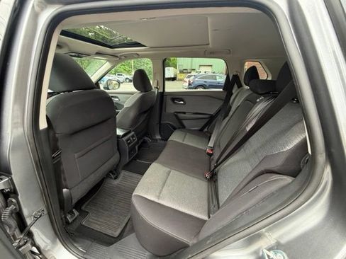 Used 2021 Nissan Rogue SV AWD/4WD image 16
