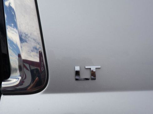 Used 2017 Chevrolet Suburban LT image 10