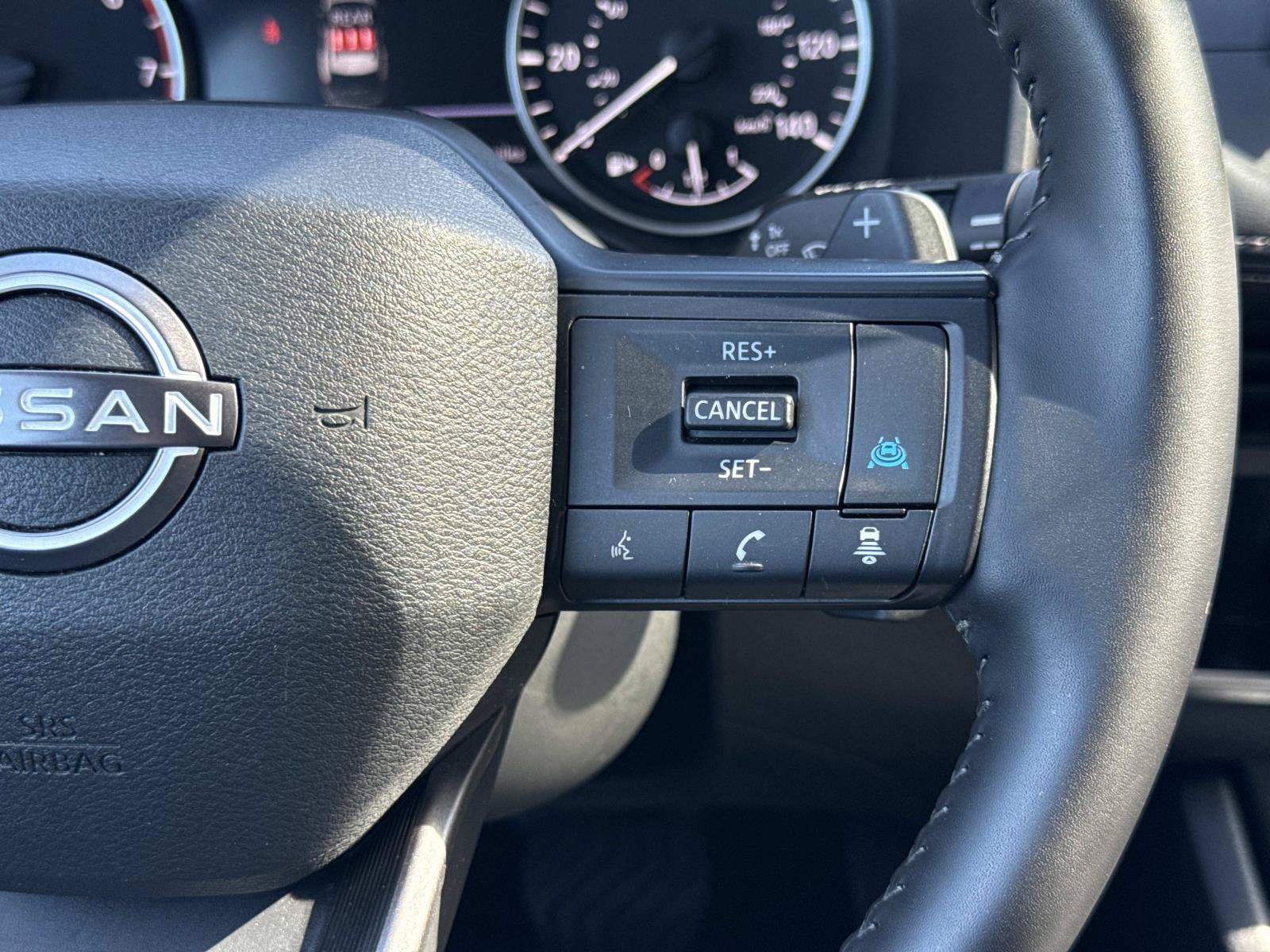 Used 2025 Nissan Rogue SV AWD/4WD image 14