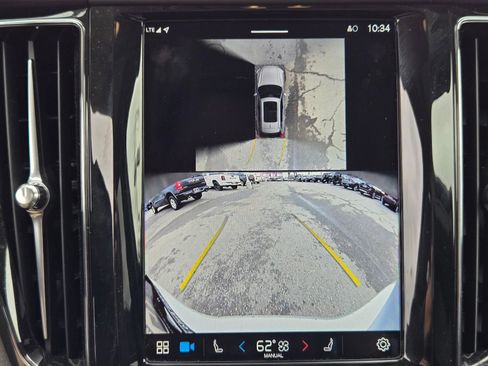 Used 2025 Volvo XC60 B5 Plus image 18