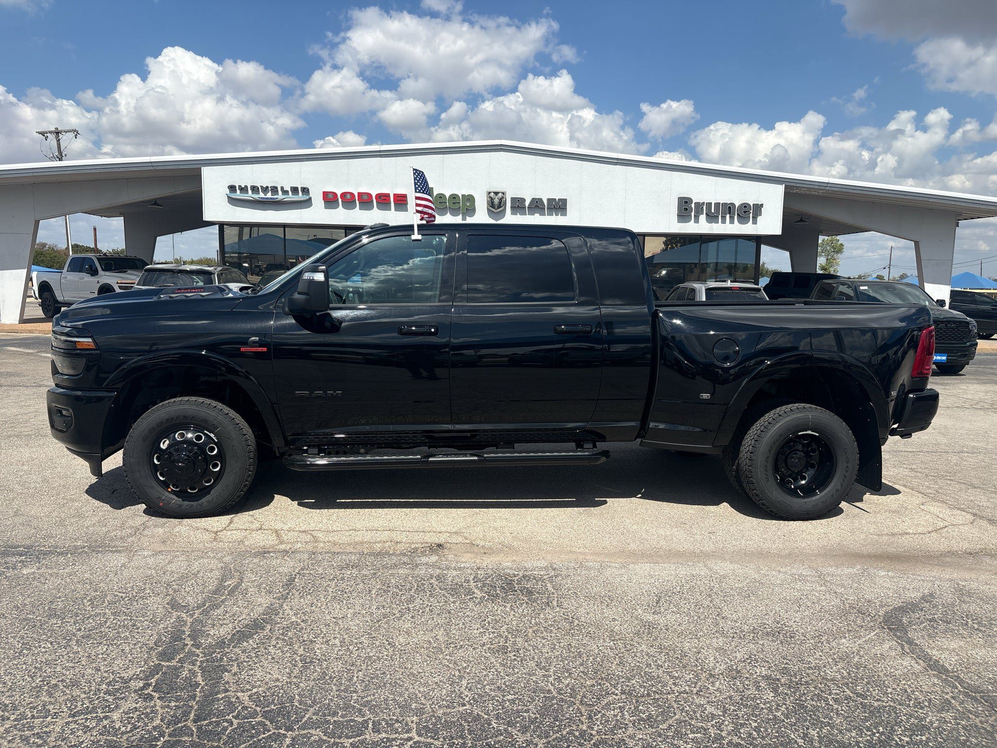 New 2027 RAM 3500 Laramie w/ Night Edition AWD/4WD image 11