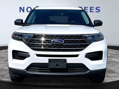 Used 2022 Ford Explorer XLT w/ Class IV Trailer Tow Package AWD/4WD image 2