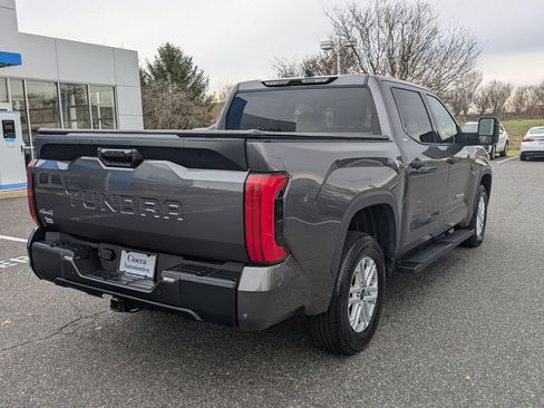 Used 2022 Toyota Tundra SR5 w/ SR5 Convenience Package AWD/4WD image 7