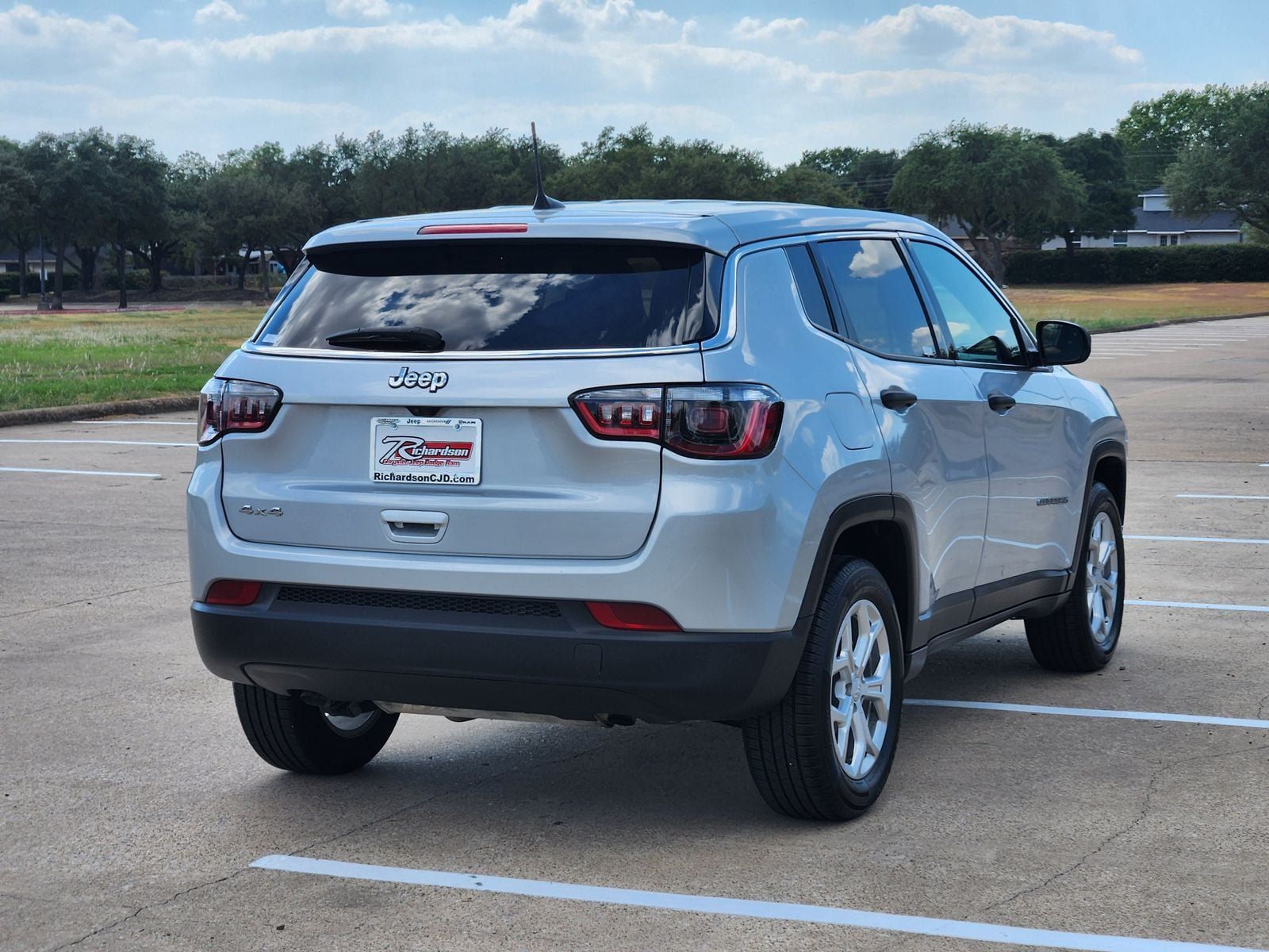 Used 2024 Jeep Compass Sport AWD/4WD image 6