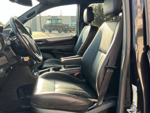 Used 2018 Dodge Grand Caravan GT FWD image 30