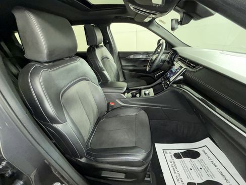 Used 2022 Jeep Grand Cherokee L Laredo image 27