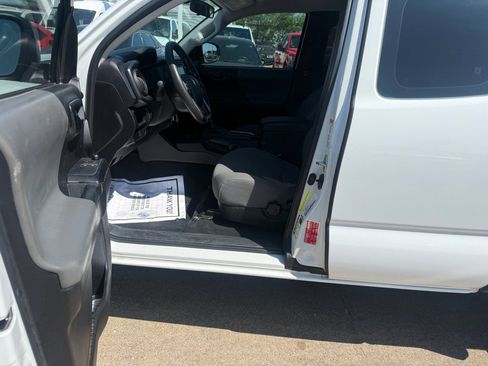 Used 2017 Toyota Tacoma SR image 7