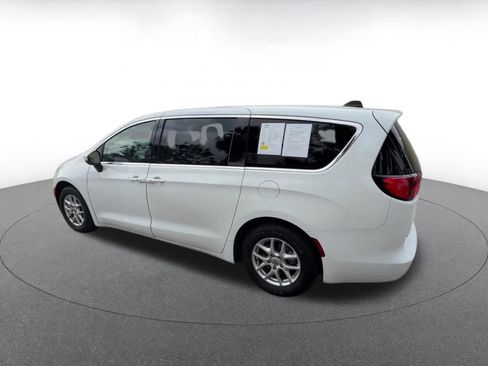 Used 2023 Chrysler Voyager LX FWD image 10