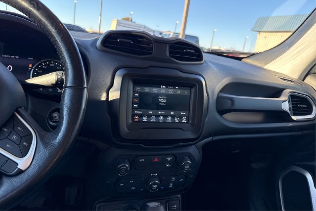 Used 2021 Jeep Renegade Latitude w/ Convenience Group AWD/4WD image 13