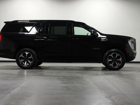 Used 2025 GMC Yukon XL AT4 AWD/4WD image 3