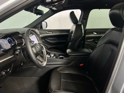 Used 2024 Jeep Grand Cherokee L Limited w/ Luxury Tech Group II image 21