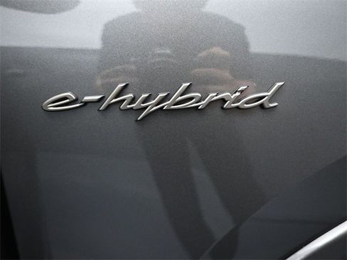 New 2025 Porsche Cayenne Turbo image 30