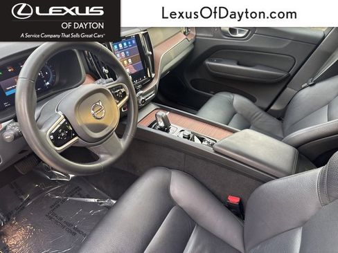 Used 2024 Volvo XC60 B5 Plus image 16