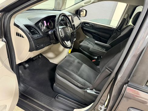 Used 2019 Dodge Grand Caravan SE w/ Rear Park Assist Package FWD image 42