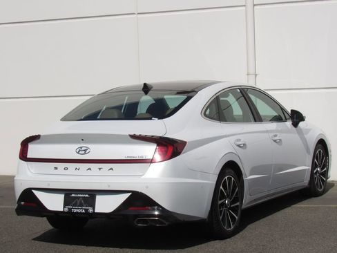 Used 2021 Hyundai Sonata Limited w/ Preferred Accessory Package image 6