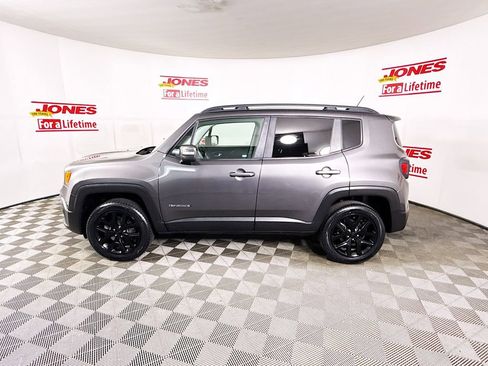 Used 2017 Jeep Renegade Altitude AWD/4WD image 12