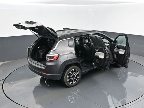 Used 2023 Jeep Compass Limited image 30