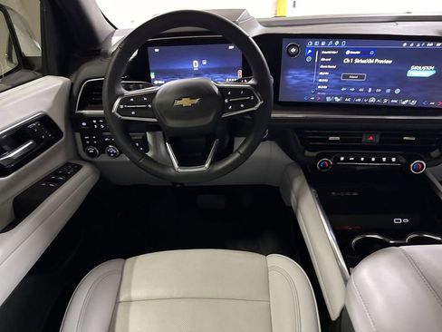 Used 2025 Chevrolet Tahoe Premier AWD/4WD image 11