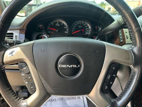 Used 2010 GMC Yukon Denali AWD/4WD image 11