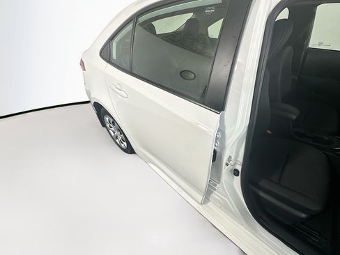 Used 2025 Toyota Corolla LE FWD image 27