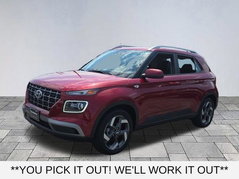 Used 2025 Hyundai Venue Limited FWD image 3