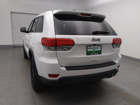 Used 2018 Jeep Grand Cherokee Laredo RWD image 6
