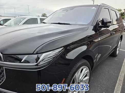 Used 2025 Lincoln Navigator Reserve AWD/4WD image 5