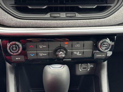 New 2026 Jeep Compass Latitude image 19