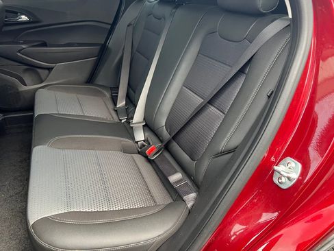 Used 2025 Chevrolet Trax LT FWD image 13