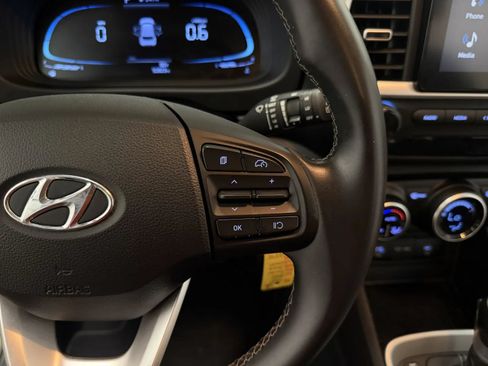 Used 2023 Hyundai Venue SEL FWD image 21