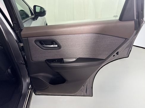 Used 2023 Nissan Rogue SV FWD image 28