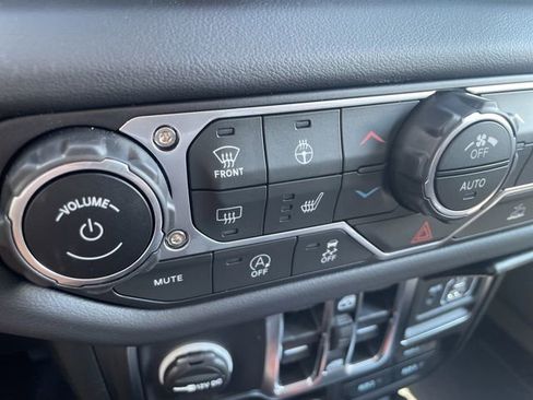 New 2025 Jeep Gladiator Sport image 20