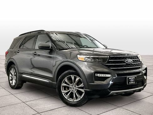 Used 2020 Ford Explorer XLT w/ Equipment Group 202A AWD/4WD image 2