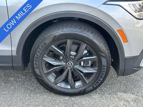 Used 2024 Volkswagen Tiguan SE image 9