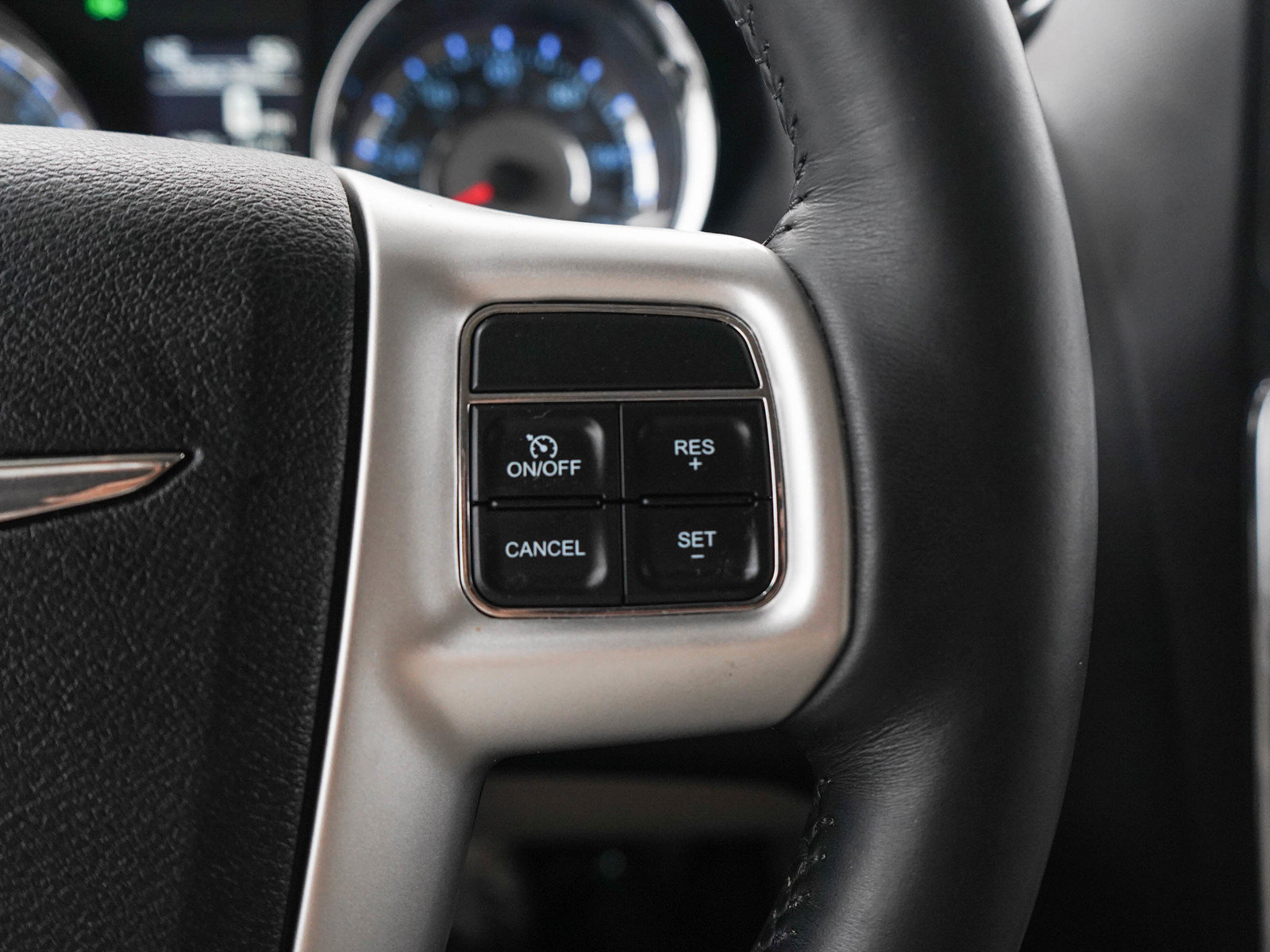 Used 2016 Chrysler Town & Country Touring-L w/ Driver Convenience Group FWD image 28