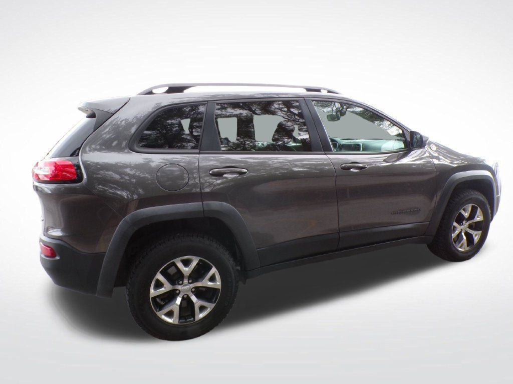 Used 2016 Jeep Cherokee Trailhawk AWD/4WD image 8